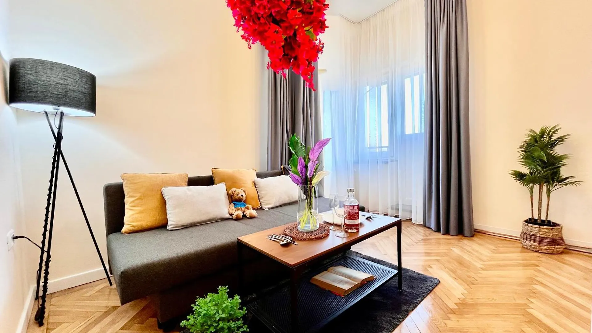 Woodie Apartment - Chic Retreat By Piata Unirii Bucharest
