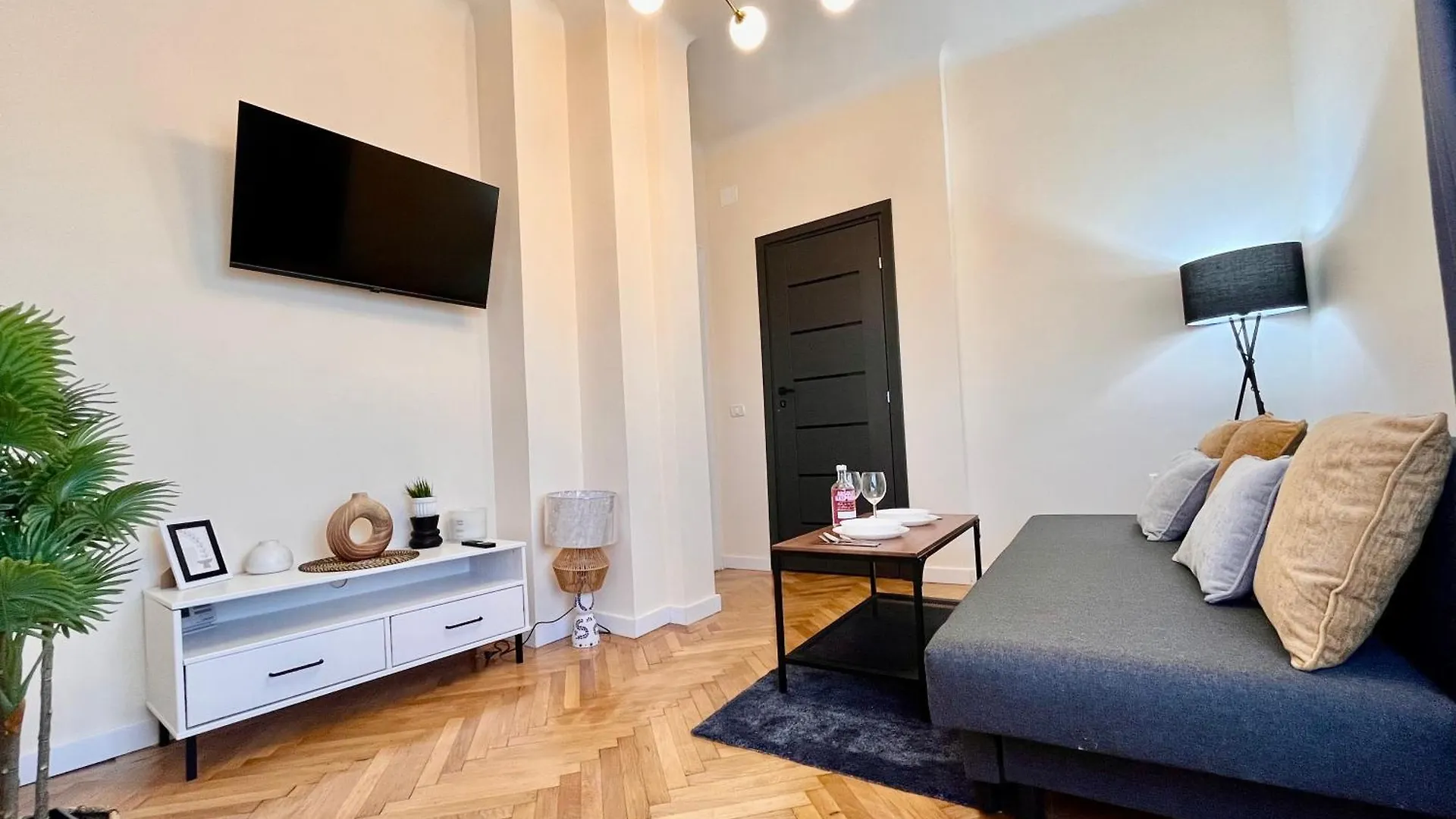 Woodie Apartment - Chic Retreat By Piata Unirii Bucharest